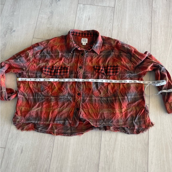 BDG Red Geometric Pattern Top - Picture 6 of 6